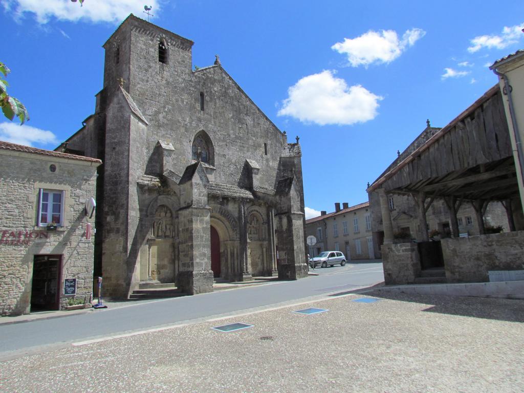 L'Ancien Hotel De Ville Foussais Exterior foto